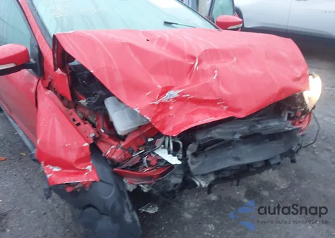 2016 Ford Focus Se z USA, uszkodzony, nr VIN 1FADP3K27GL329824